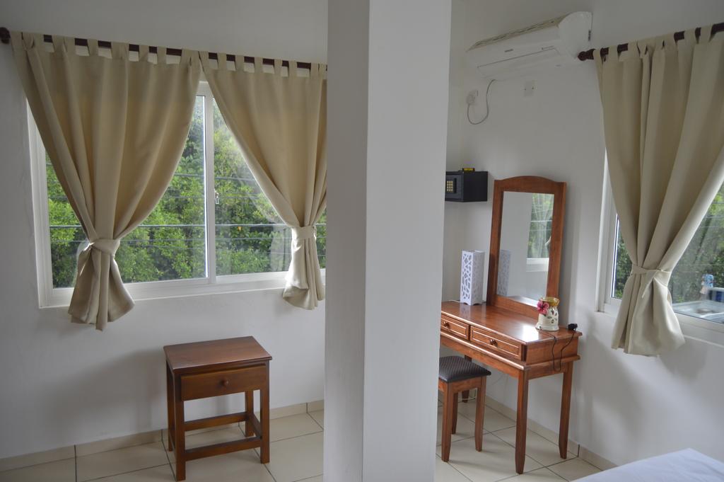 Chez Payet Airport Guesthouse Pointe La Rue Esterno foto